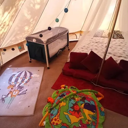 אוהל מפואר Glamping Malinowy Las סלאופסק