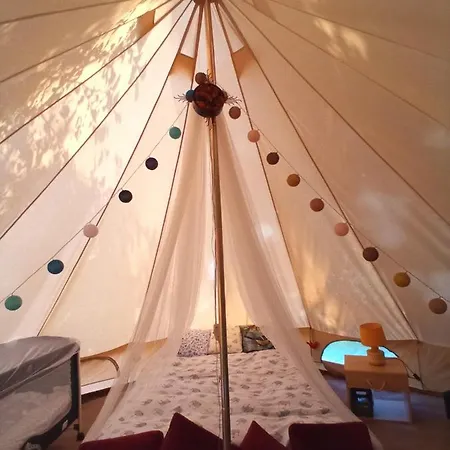 אוהל מפואר Glamping Malinowy Las סלאופסק